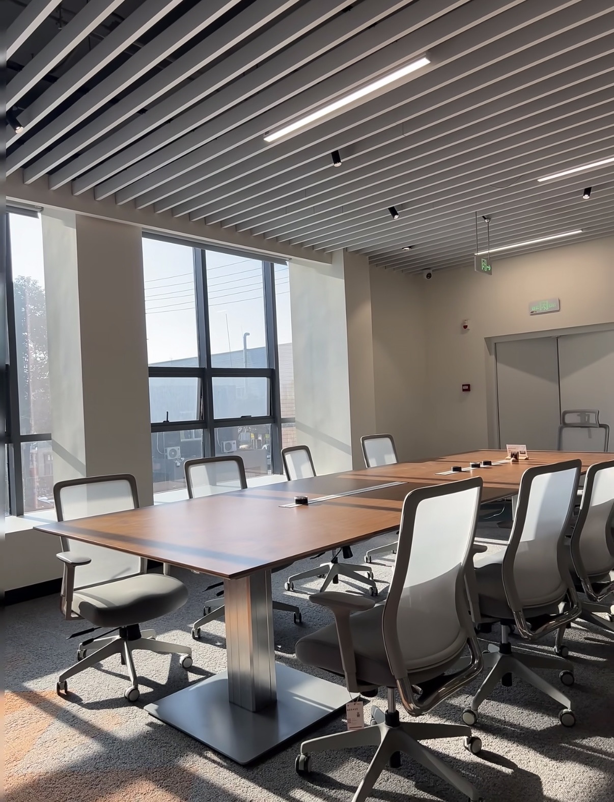 高级感拉满的轻奢会议室，商务洽谈也能很有格调